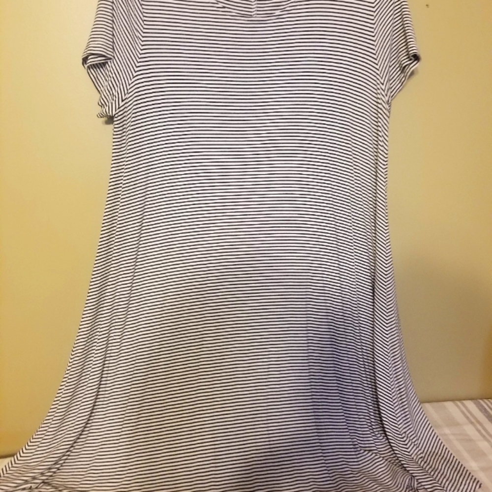 Old Navy white and black stripe t-shirt dress. Size Large